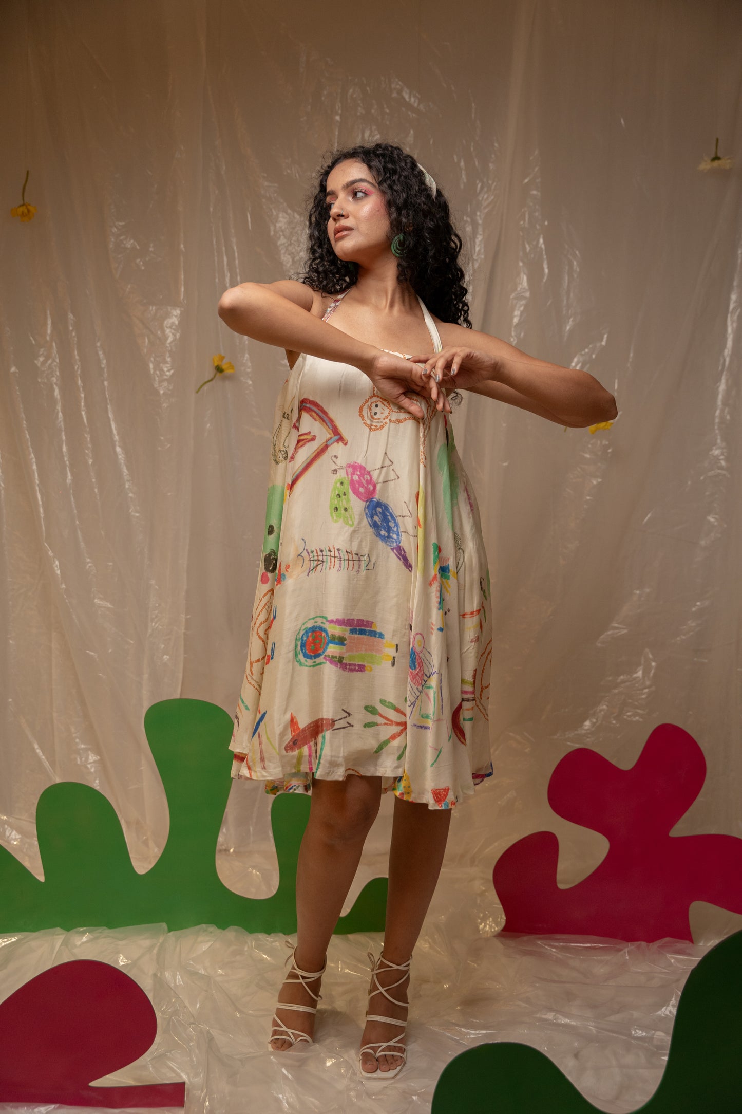NACREOUS ARBITRARY HALTER
NECK DRESS