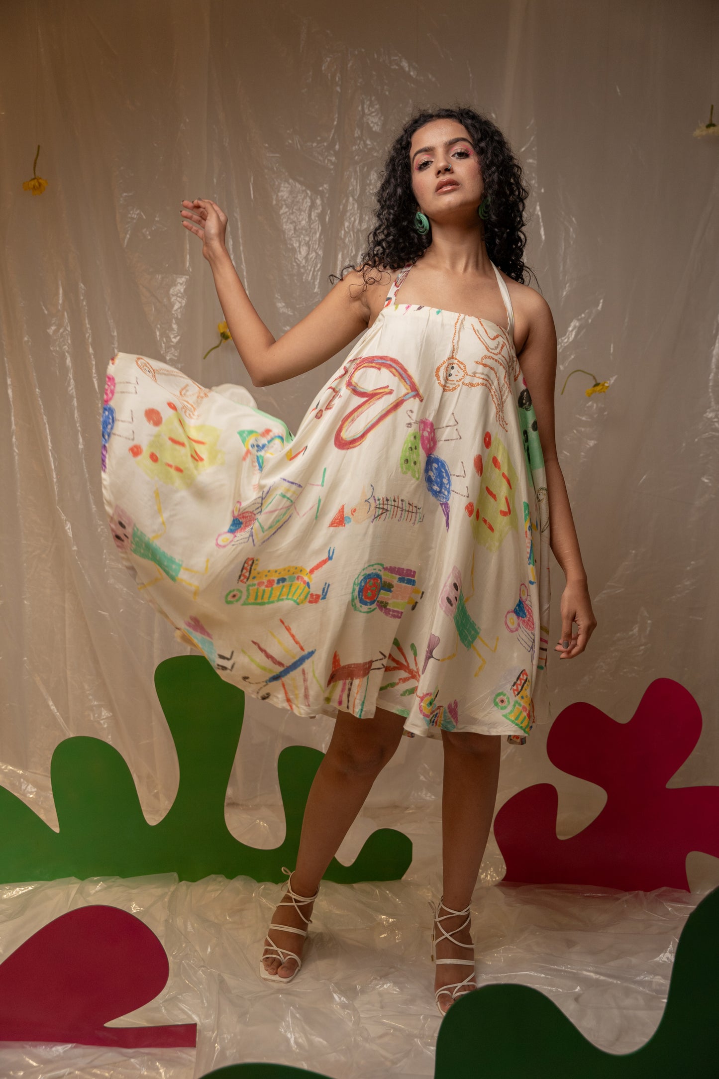 NACREOUS ARBITRARY HALTER
NECK DRESS