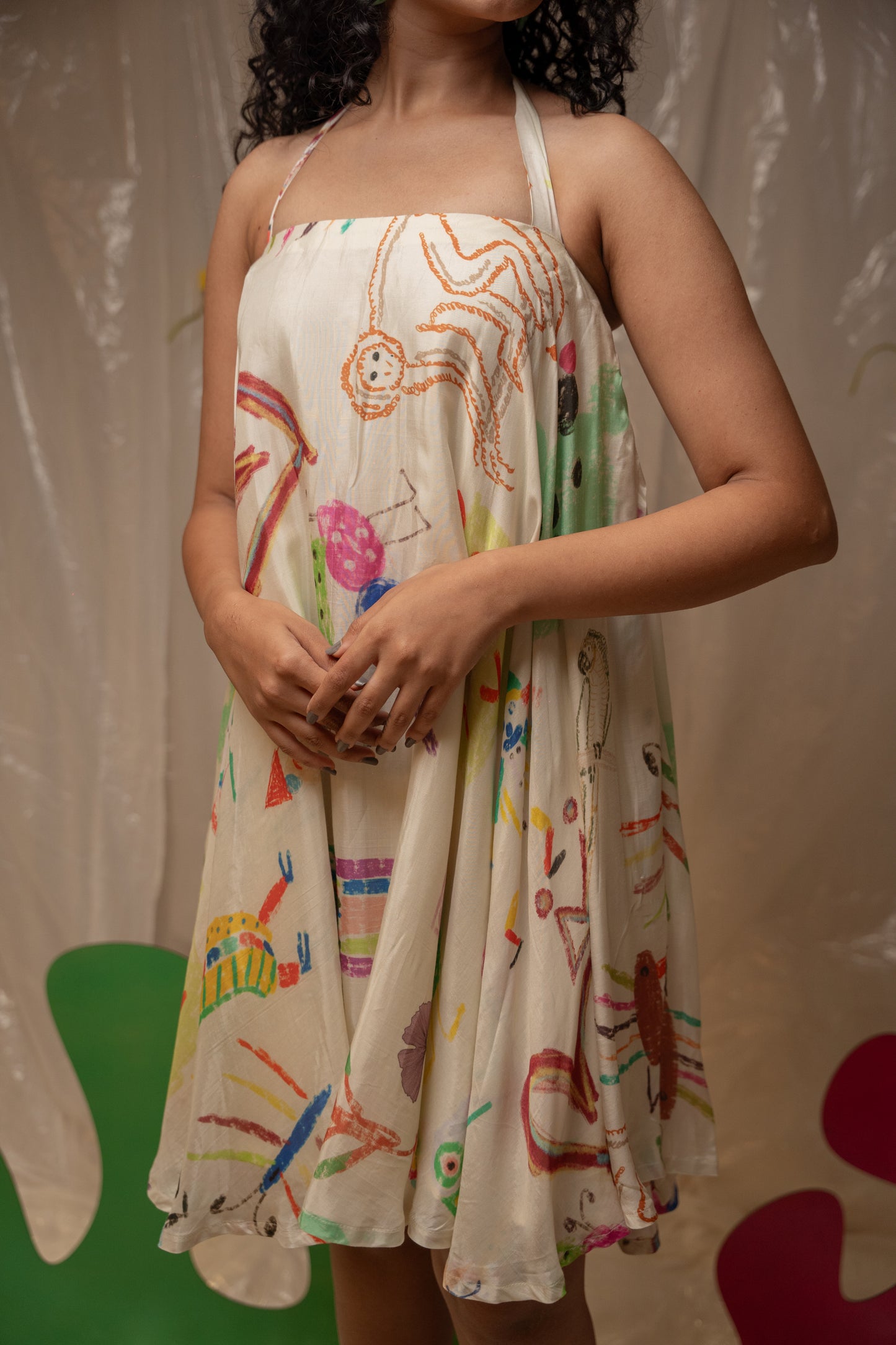 NACREOUS ARBITRARY HALTER
NECK DRESS