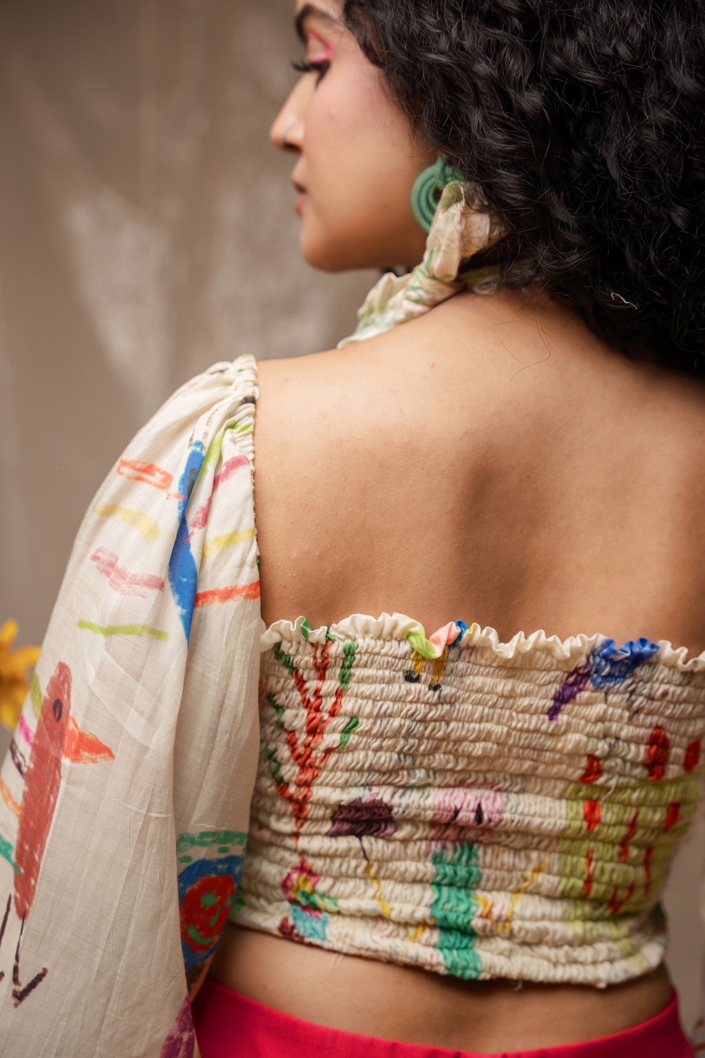 NACREOUS ARBITRARY SWEET
HEART NECK TOP