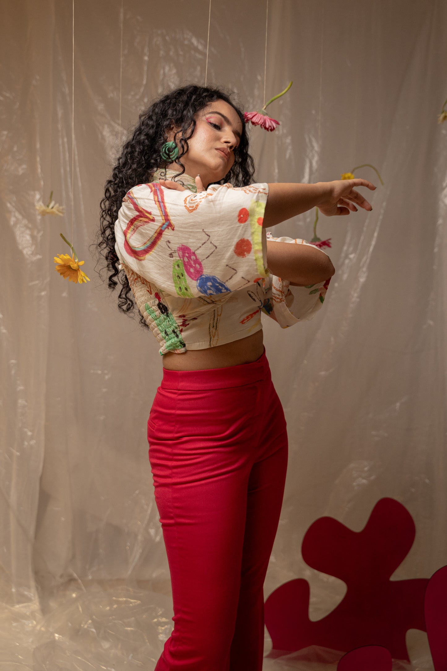 NACREOUS ARBITRARY SWEET
HEART NECK TOP