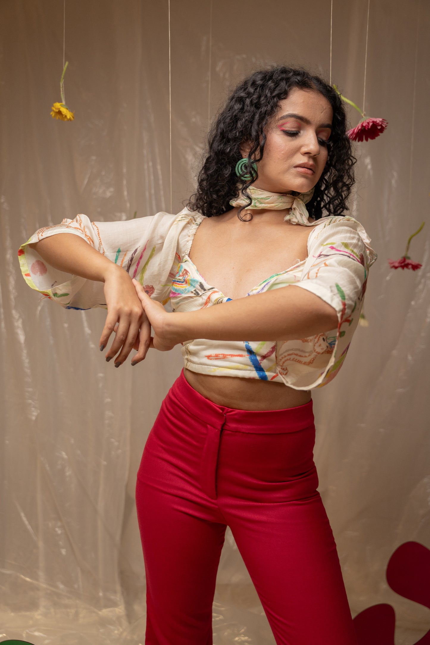 NACREOUS ARBITRARY SWEET
HEART NECK TOP