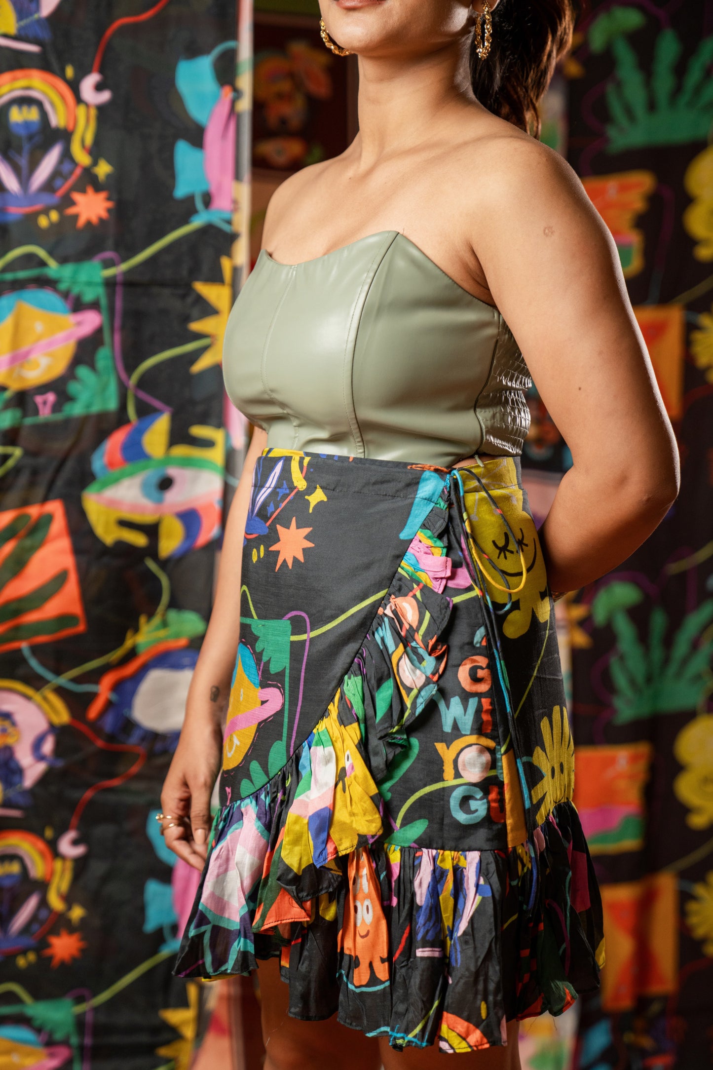 EBONY ARBITRARY WRAP AROUND
SKIRT